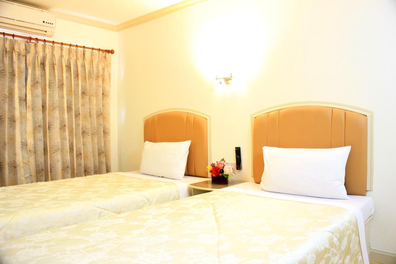 P.A. Ville Hotel 那空沙旺 外观 照片
