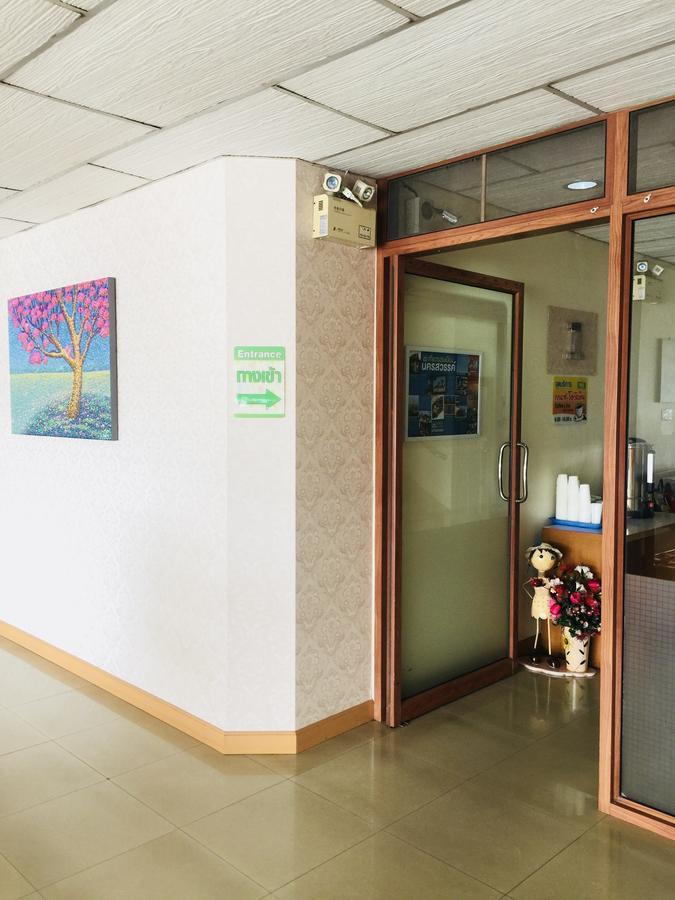 P.A. Ville Hotel 那空沙旺 外观 照片