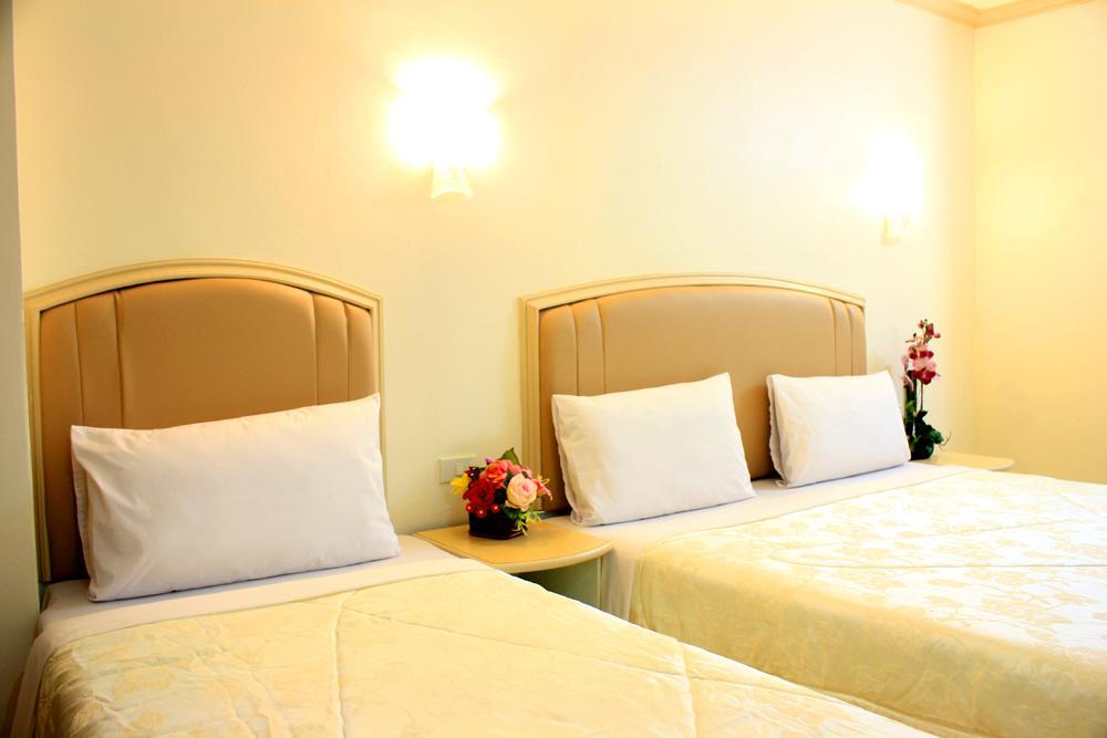 P.A. Ville Hotel 那空沙旺 外观 照片