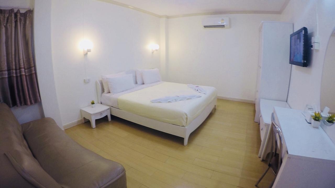 P.A. Ville Hotel 那空沙旺 外观 照片