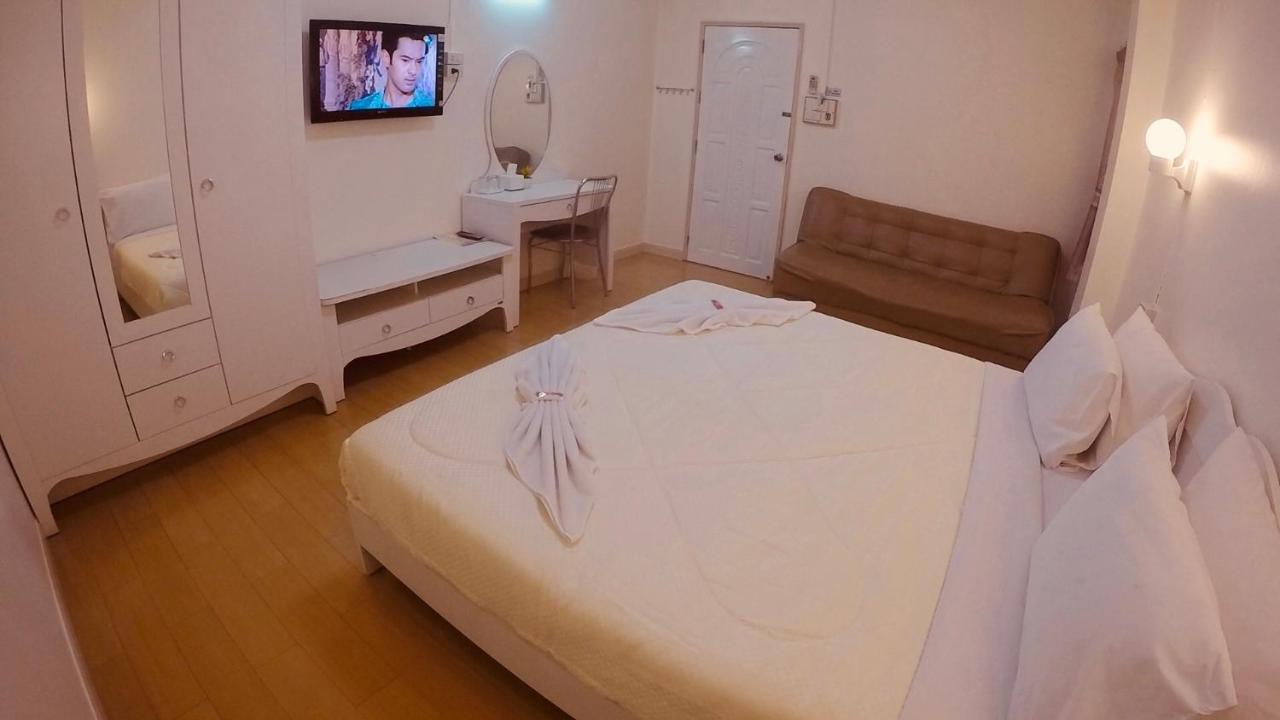 P.A. Ville Hotel 那空沙旺 外观 照片
